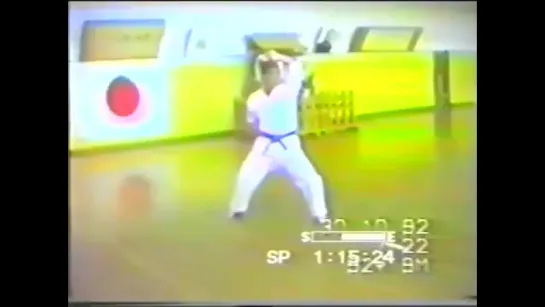 Treino no Hombu Dojo NKK 1992. 本部道場日本空手協会、年にトレーニング。