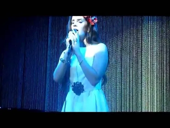 Lana Del Rey – Blue Jeans (Live @ «Louis Vuitton» event)