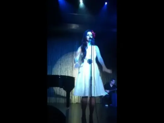 Lana Del Rey – Blue Jeans (Live @ «Louis Vuitton» event)