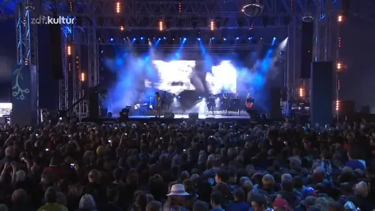 Lana Del Rey – Video Games (Live @ «Isle of Wight Festival»)