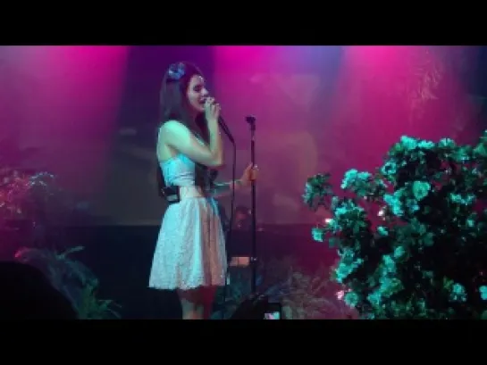 Lana Del Rey – Video Games (Live @ «Irving Plaza», день 1)