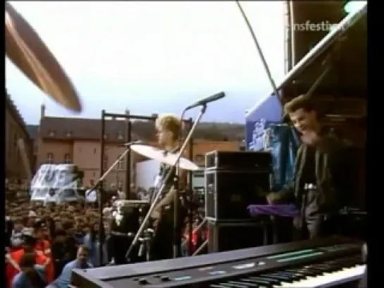 Depeche Mode - People Are People [live]