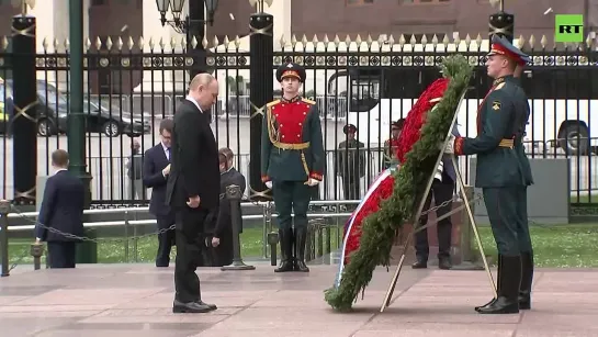 Владимир Путин в День памяти и скорби возложил цветы к Могиле Неизвестного Солдата в Александровском саду