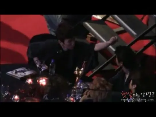 101209 SHINee Keys cute scenes  2010 GDA