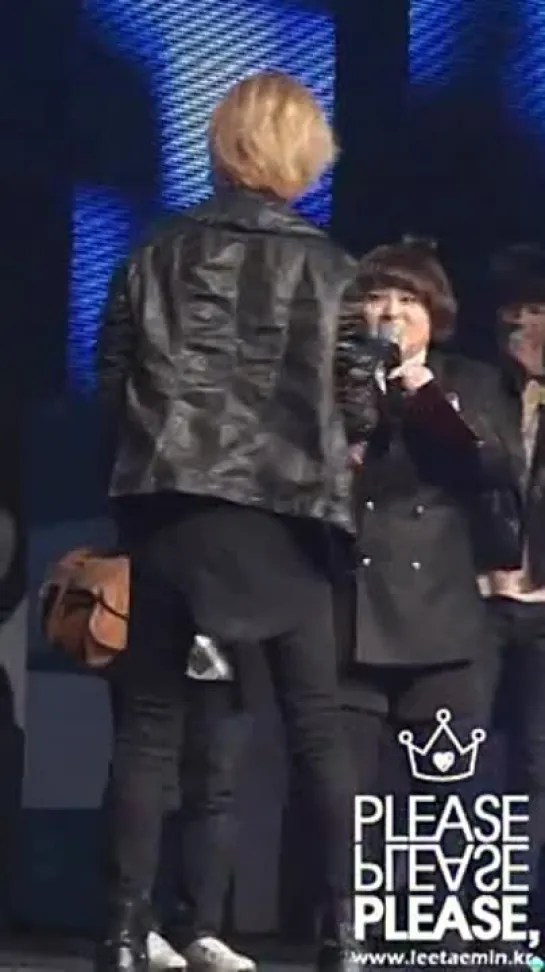 110220 Taemin playing charades with fan @ SantaFe fanmeet