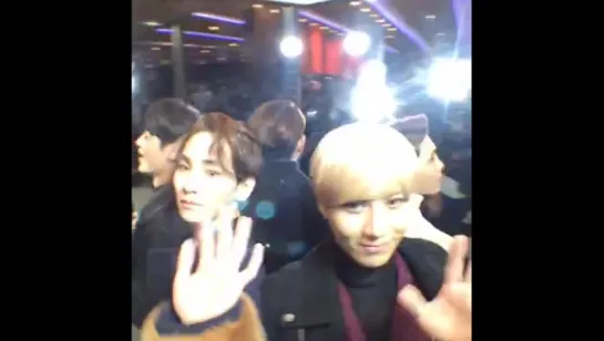 271215 [Vine] SBS Gayo Daejun SHINee на красной ковровой дорожке.