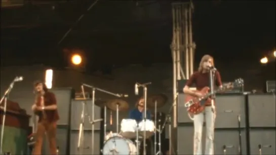 The Moody Blues – Tuesday Afternoon (Live at Isle of Wight Festival, East Afton Farm in England on 30 August 1970)