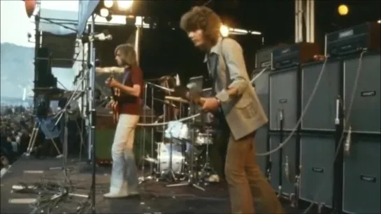 The Moody Blues – Never Comes the Day (Live at Isle of Wight Festival, East Afton Farm in England on 30 August 1970)