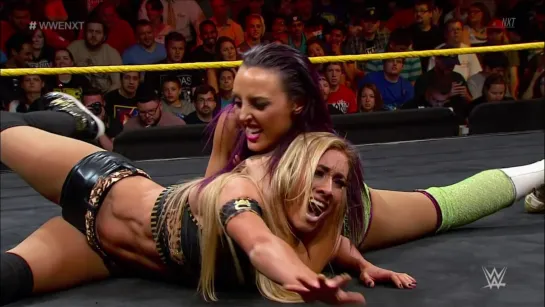 Carmella vs Peyton Royce