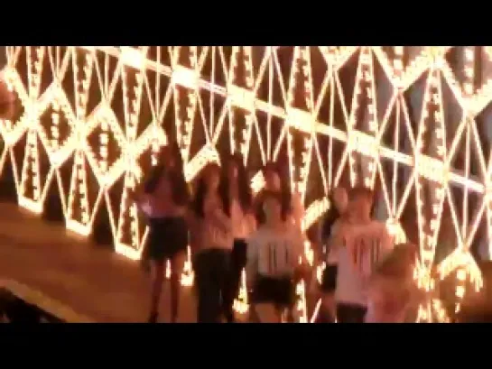 [04.10.14] Red Velvet - ending @SM Town World Live Tour IV in Tokio (fancam)