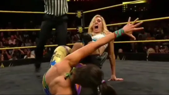 Bayley vs Charlotte