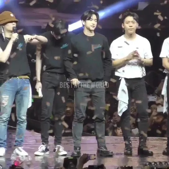 [FANCAM:TOUR] 191019 Концерт GOT7 «2019 World Tour: Keep Spinning» в Париже.