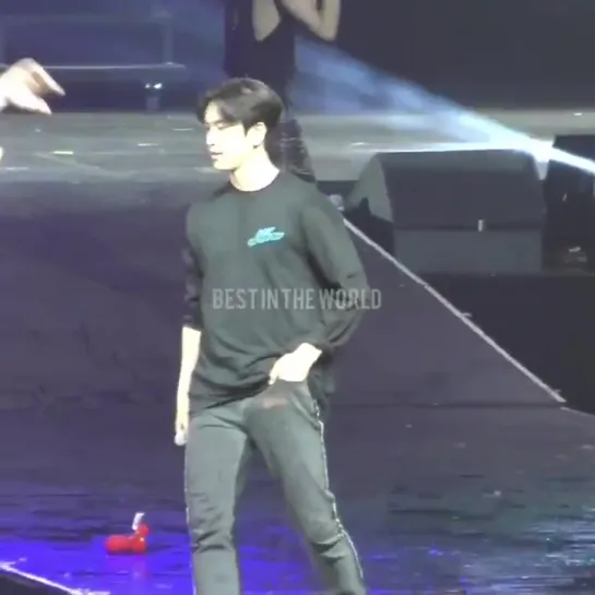 [FANCAM:TOUR] 191019 Концерт GOT7 «2019 World Tour: Keep Spinning» в Париже.