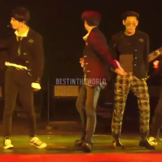 [FANCAM:TOUR] 191019 Концерт GOT7 «2019 World Tour: Keep Spinning» в Париже.