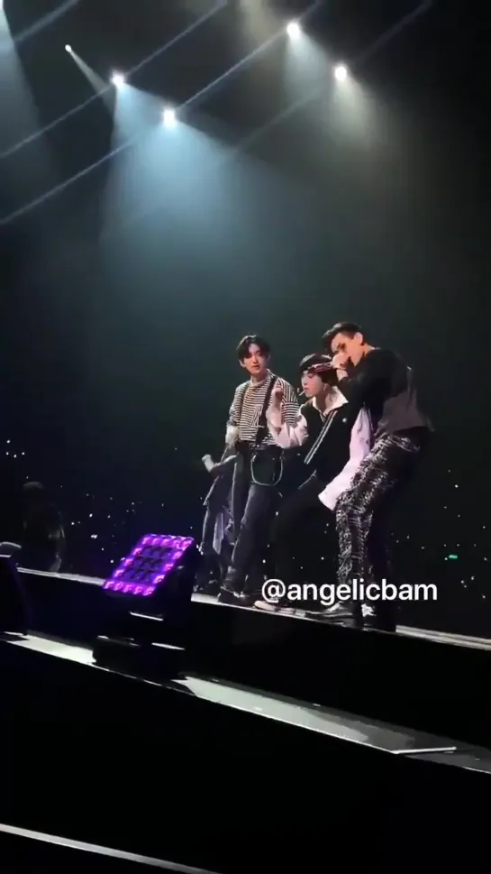 [FANCAM:TOUR] 191019 Концерт GOT7 «2019 World Tour: Keep Spinning» в Париже.