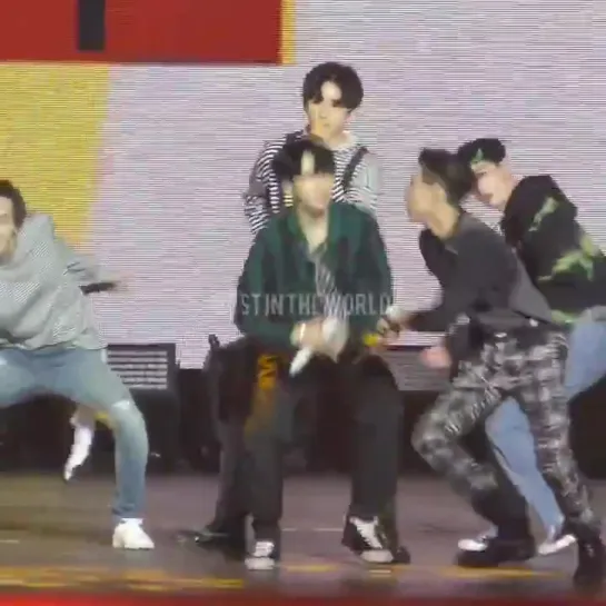 [FANCAM:TOUR] 191019 Концерт GOT7 «2019 World Tour: Keep Spinning» в Париже.