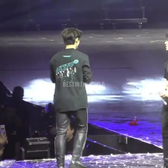 [FANCAM:TOUR] 191019 Концерт GOT7 «2019 World Tour: Keep Spinning» в Париже.