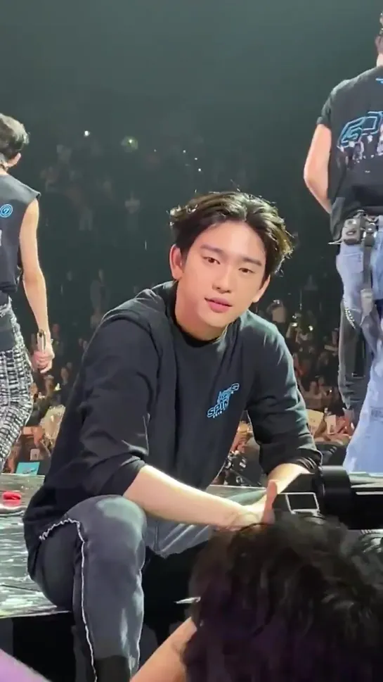 [FANCAM:TOUR] 191019 Концерт GOT7 «2019 World Tour: Keep Spinning» в Париже.