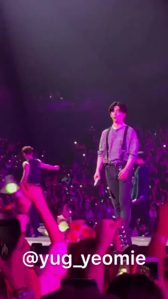 [FANCAM:TOUR] 191019 Концерт GOT7 «2019 World Tour: Keep Spinning» в Париже.