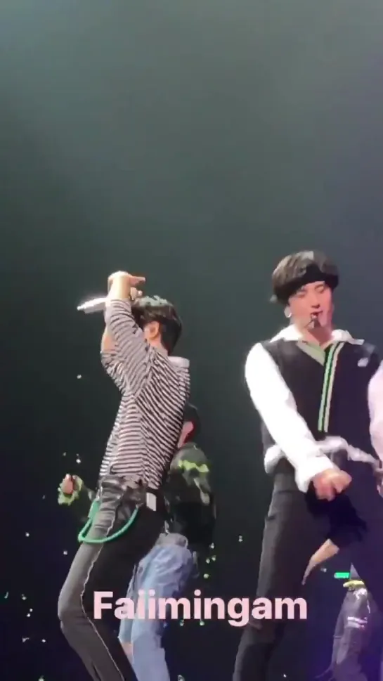 [FANCAM:TOUR] 191019 Концерт GOT7 «2019 World Tour: Keep Spinning» в Париже.