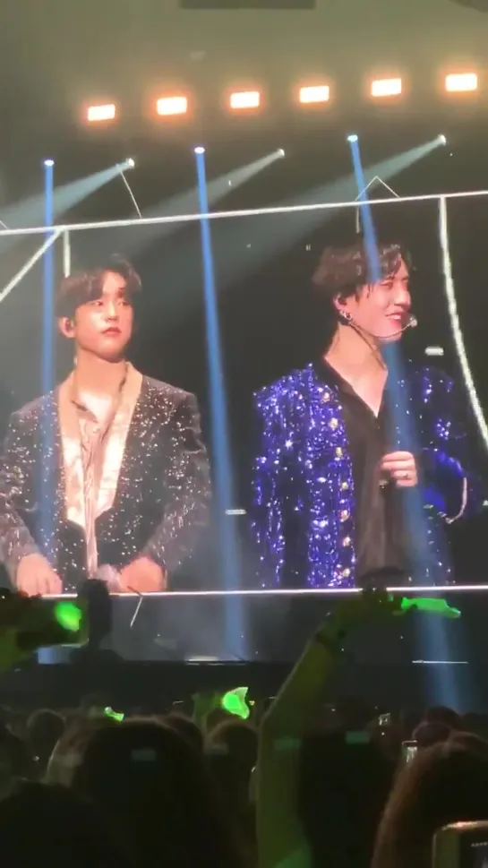 [FANCAM:TOUR] 191019 Концерт GOT7 «2019 World Tour: Keep Spinning» в Париже.