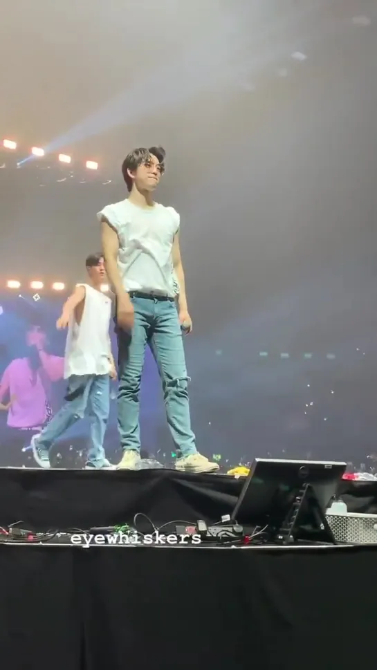 [FANCAM:TOUR] 191011 Концерт GOT7 «2019 World Tour: Keep Spinning» в Лондоне.