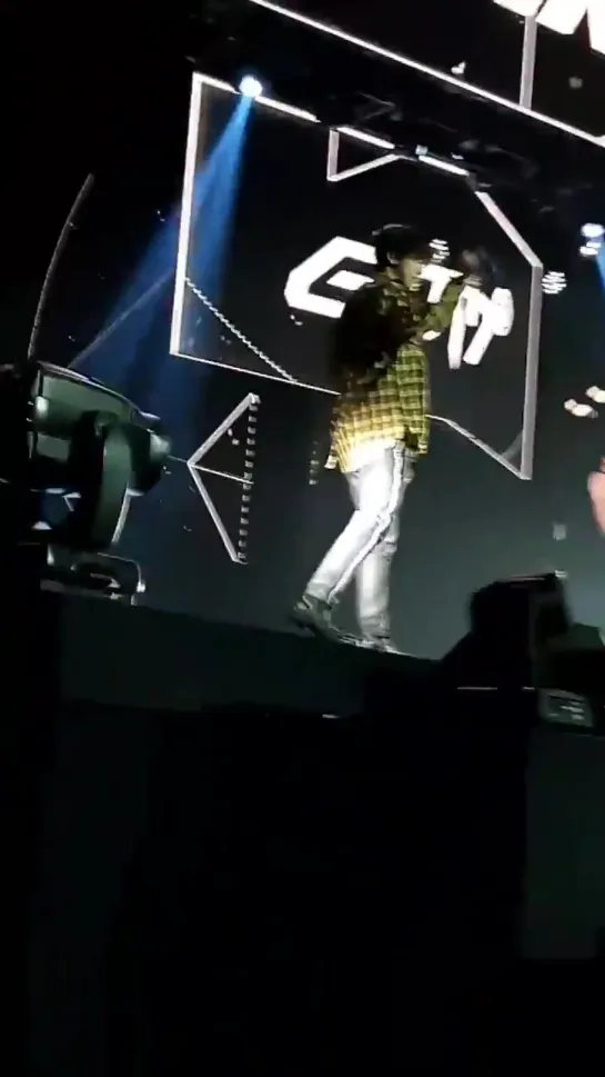 [FANCAM:TOUR] 191008 Концерт GOT7 «2019 World Tour: Keep Spinning» в Амстердаме.