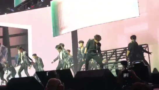 [FANCAM:TOUR] 190822 Концерт GOT7 «2019 World Tour: Keep Spinning» в Сиднее, Австралия.