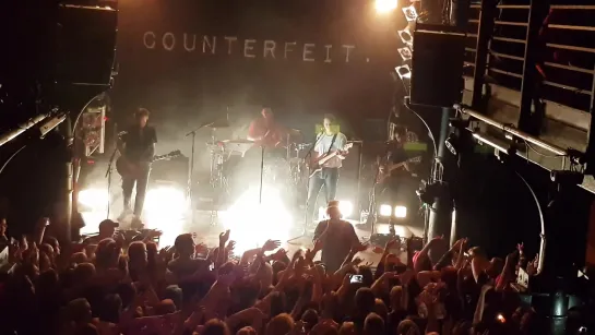 Counterfeit - lack of oxygen (live in hamburg 09.08.2019) singer is Jamie Campbell Bower