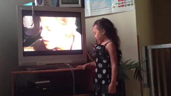 4yr old Jamie Campbell Bower fan singing Waiting. Video Ally J