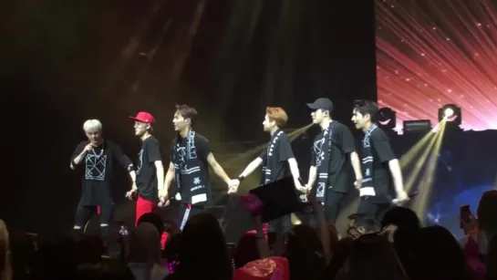 [VK][12.07.17][Fancam]The 1st World Tour Beautiful in Chicago (Monbebes and Monsta X final bows)