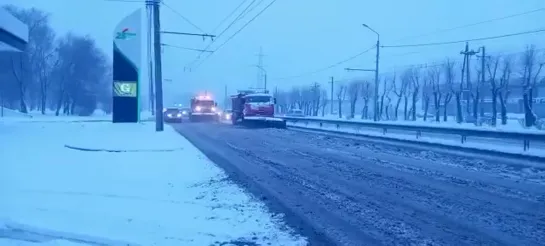 Дорожники уже вышли на борьбу со снегом