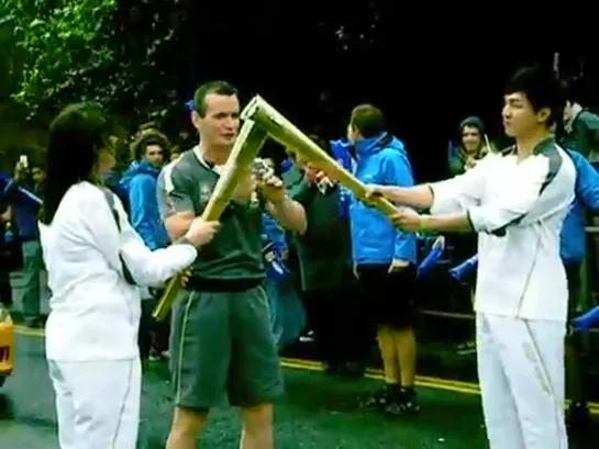 Lee Seung Gi Olympics torch 2012