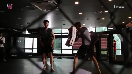 Lee Jong Suk & Lee Tae Hwan W Two Worlds BTS Boxing sence