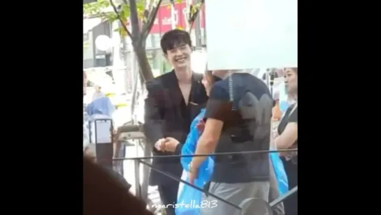 Videos FanCam- [10.07.16] LeeJongSuk @ “W-Two Worlds” Filming Set 16)