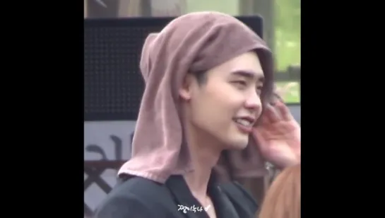 Videos FanCam- [10.07.16] LeeJongSuk @ “W-Two Worlds” Filming Set 18)