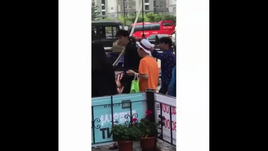 Videos FanCam- [10.07.16] LeeJongSuk @ “W-Two Worlds” Filming Set 9)