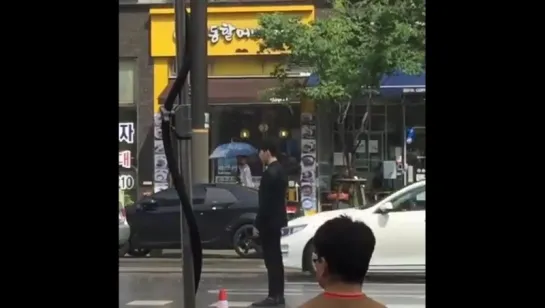 Videos FanCam- [10.07.16] LeeJongSuk @ “W-Two Worlds” Filming Set 6)