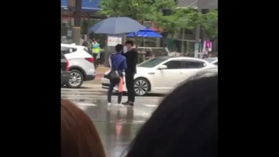 Videos FanCam- [10.07.16] LeeJongSuk @ “W-Two Worlds” Filming Set 3)