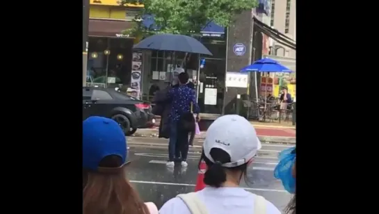 Videos FanCam- [10.07.16] LeeJongSuk @ “W-Two Worlds” Filming Set 2)