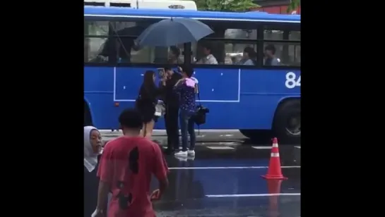 Videos FanCam- [10.07.16] LeeJongSuk @ “W-Two Worlds” Filming Set 1)