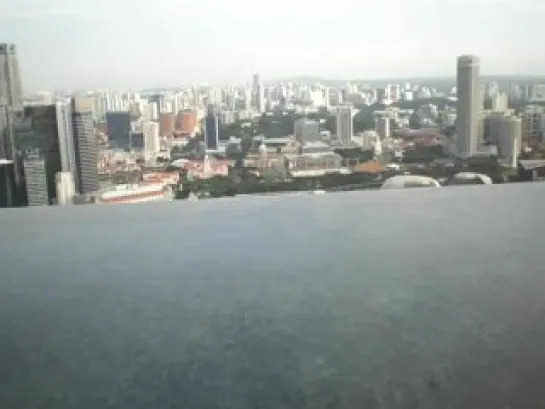 Marina bay Sands Skypark. Бассейн на крыше без бортиков)