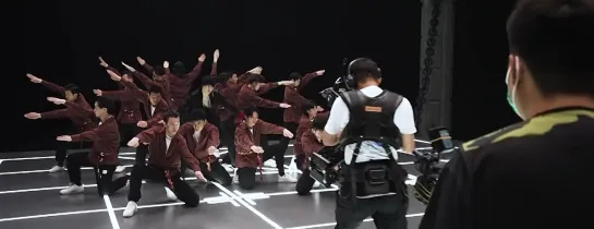 Съёмки Чжан Исина для Street Dance of China: Season 4 (2021) 这！就是街舞