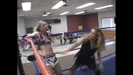 Daizee Haze vs Alere Little Feather