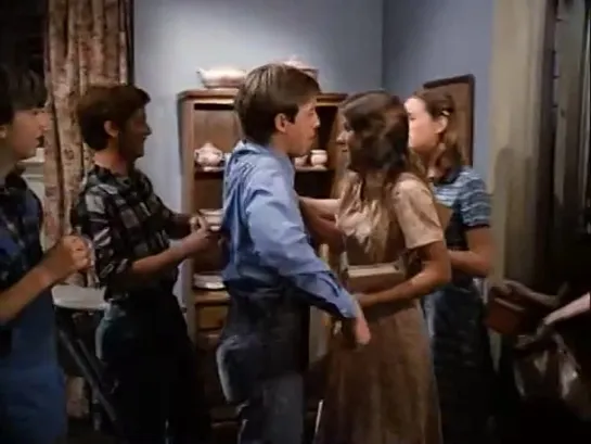 Уолтоны / The Waltons (1971 – 1981) s04e24-the-collision