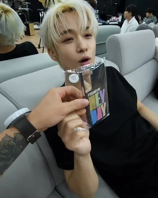 23.08.23 instavid skullhong12