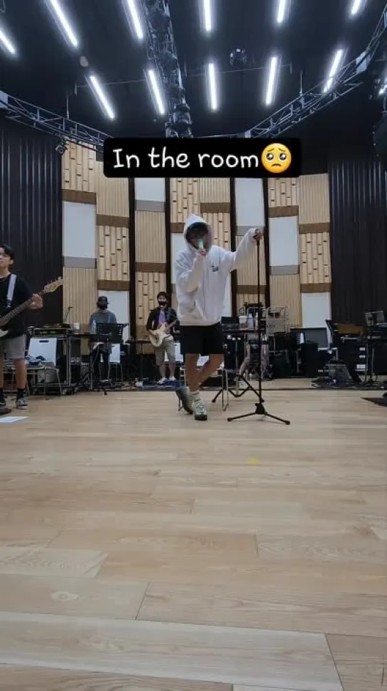 03.10.22 instavid skullhong12