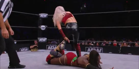 Penelope Ford (w/The Bunny) vs Queen Aminata