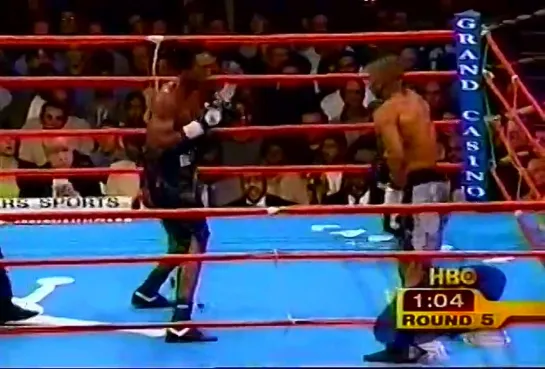 2000-05-13 Roy Jones Jr vs Richard Hall (WBC, WBA & IBF Light Heavyweight Titles)