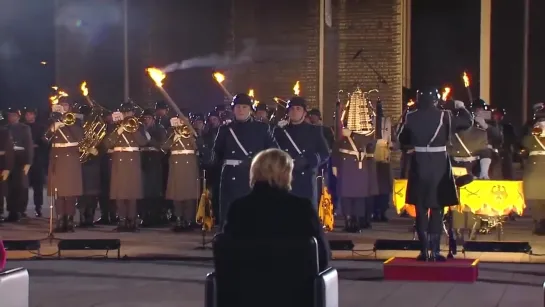 2021-12-02 Stabsmusikkorps – Du hast den Farbfilm vergessen (Großer Zapfenstreich für Angela Merkel)